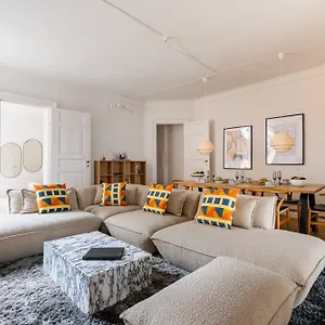  Apartment Rare 4br W Unique Details In Cph