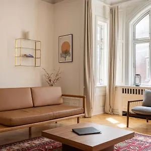 Lovely 3br Manor Flat 5 Min From Tivoli Gardens Apartment