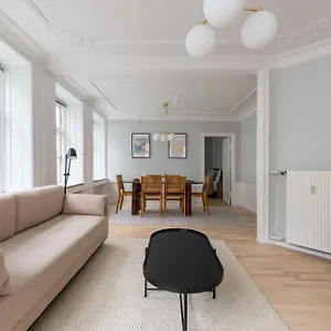 Spacious Tivoli Gardens W 3 Bedrooms Apartment