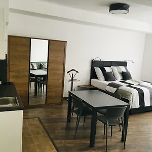 https://like-home-apartments-prague.praguehotelsweb.com